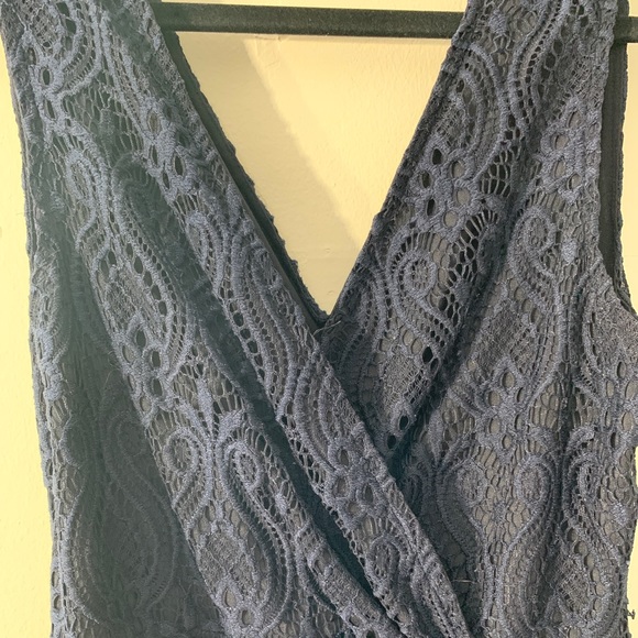 Le Chateau navy lace dress - Picture 4 of 7